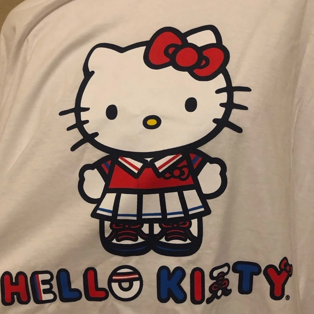Hello kitty by Sanrio graphic shirt - Picture 3 of 6